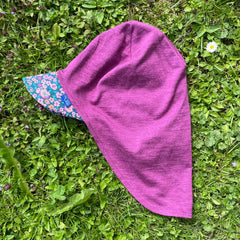 Sommerkappe zwetschke mit Blumen limited edition, Merinowolle & Seide (bio/GOTS)