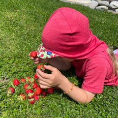 Sommerkappe himbeere mit Erdbeeren limited edition, Merinowolle & Seide (bio/GOTS)