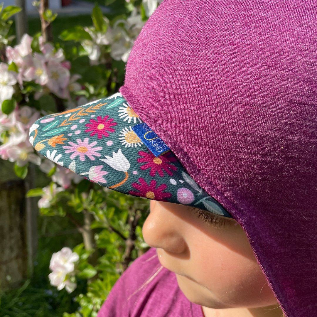 Sommerkappe zwetschke mit Blumen limited edition, Merinowolle & Seide (bio/GOTS) - Glückskind - Sommerkappe - S (bis 41cm KU)